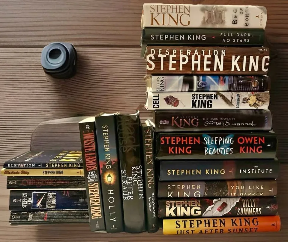 12 Rare 1st Edition Stephen King Hardcovers Collection thumbnail