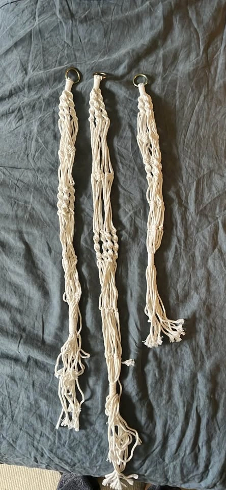 Macrame plant hangers - photo 2
