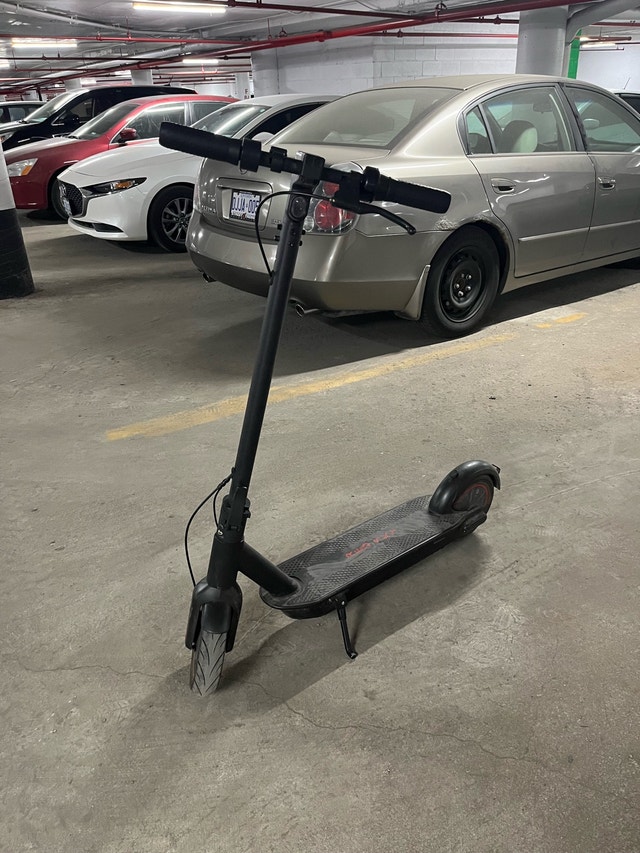 Electric Scooter - Extended Battery, 65km Range, Like New Tires