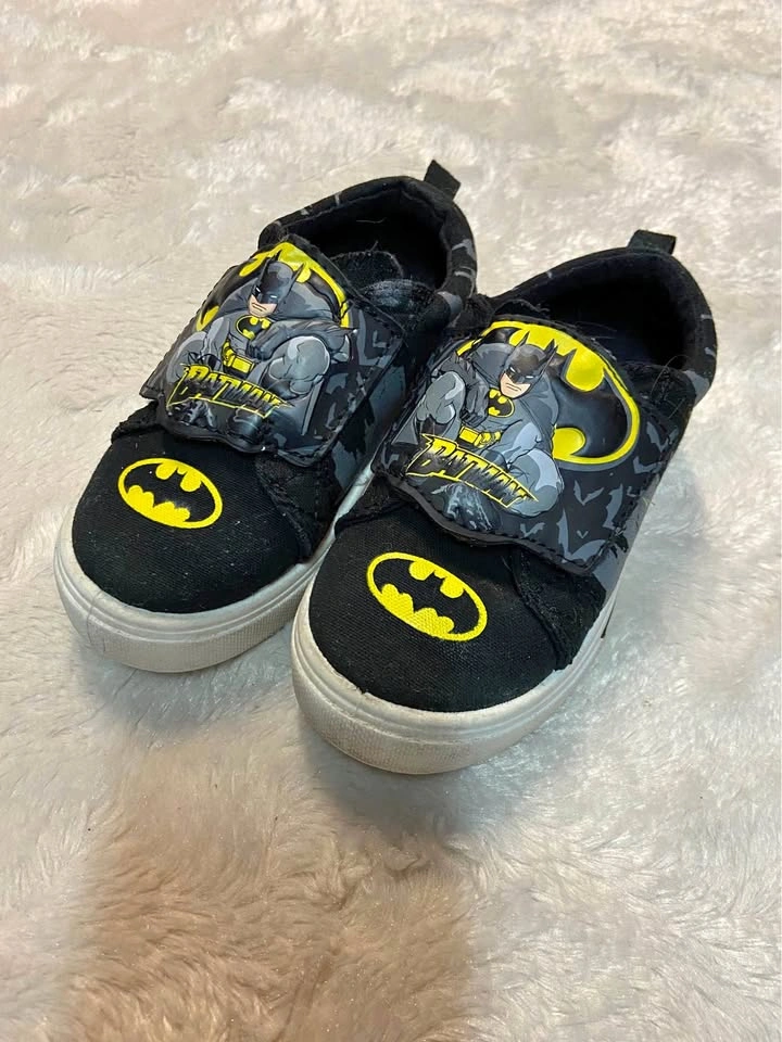 Toddler Boys Batman Shoes / Sneakers (size 7)