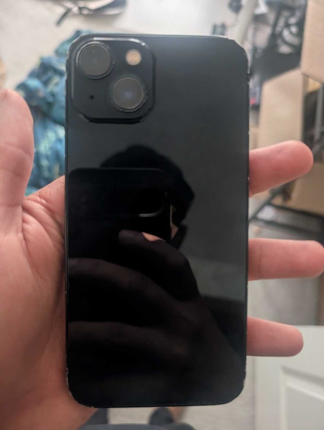 iPhone 13 - 128gb - 100% battery health - photo 2