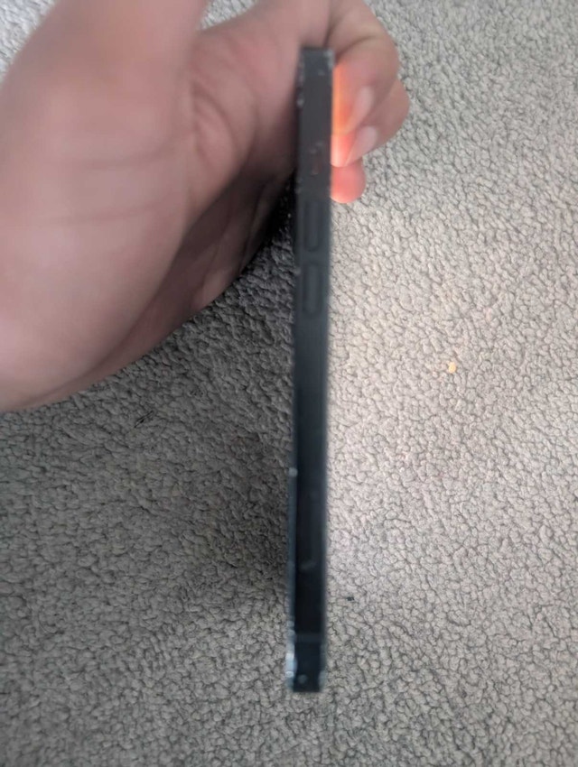 iPhone 13 - 128gb - 100% battery health - photo 5