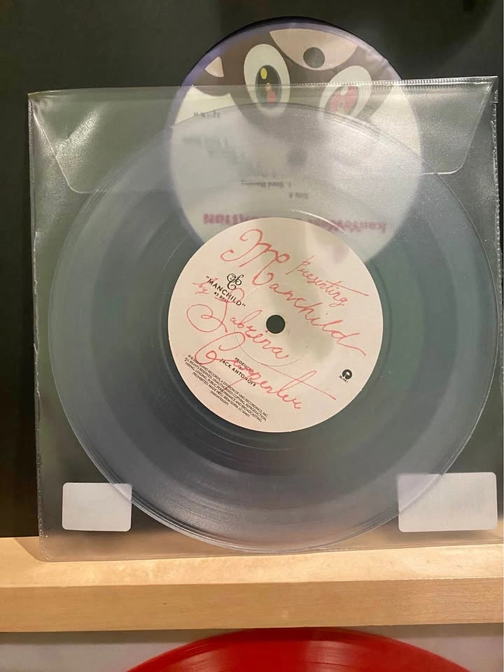 Sabrina Carpenter Manchild 7” Vinyl 🏈
