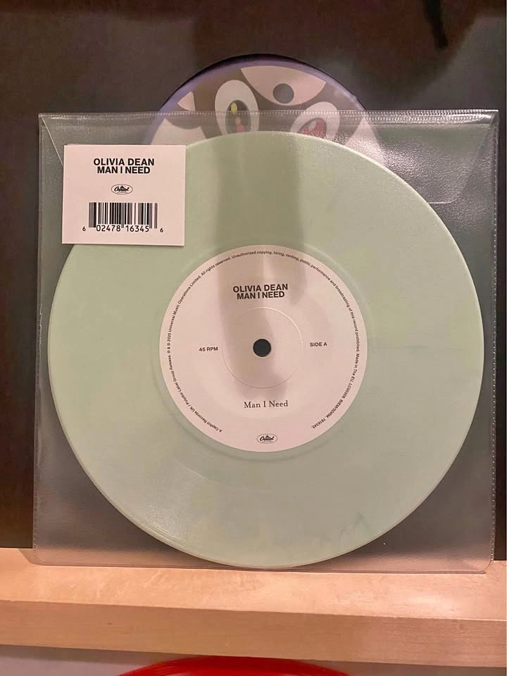 Olivia Dean Man I Need 7” Vinyl 🏈