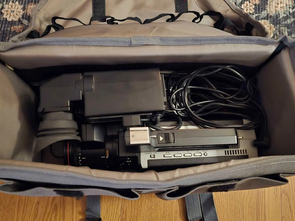 Canon VC-30 Color Video Camera - photo 2