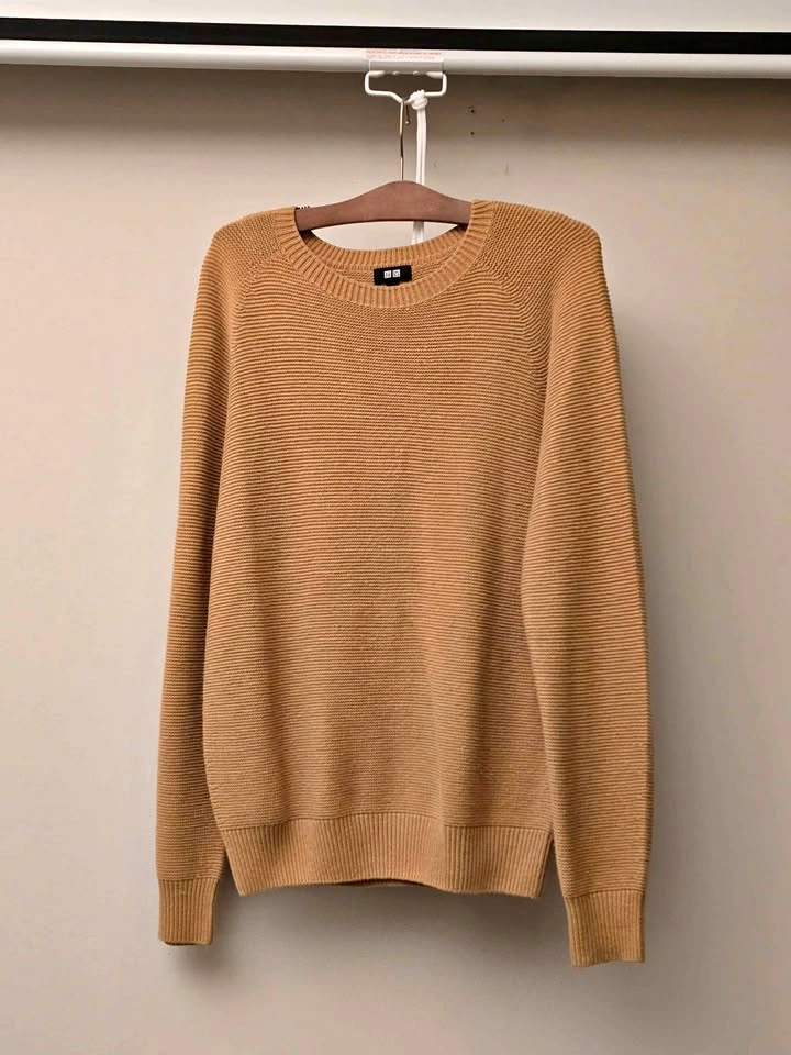 uniqlo crewneck