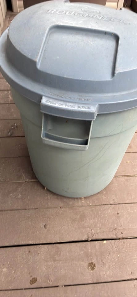Rubbermaid 20-Gallon Trash Can with Lid - photo 3
