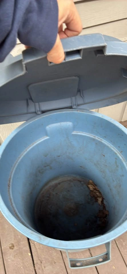 Rubbermaid 20-Gallon Trash Can with Lid - photo 5