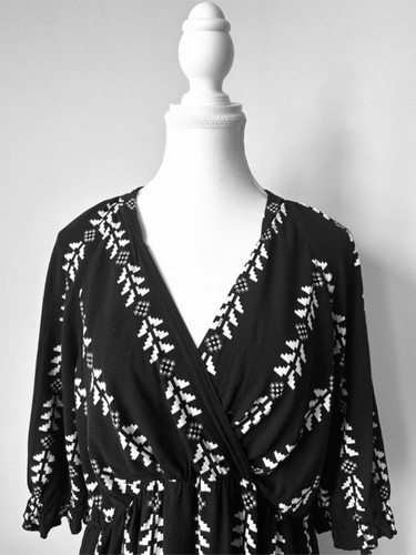 Asymmetrical High-Low Aztec Midi Dress Black White V Neck - S - photo 3