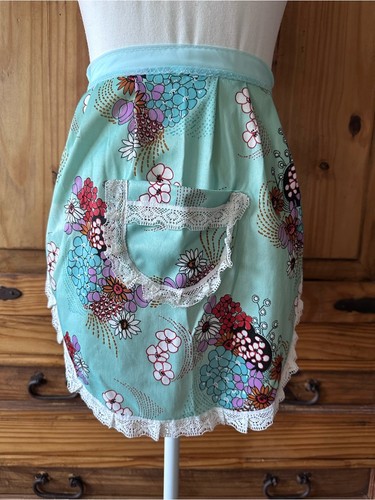 Vintage 70’s Apron Floral Pattern Ribbon Ties White Lace Trim