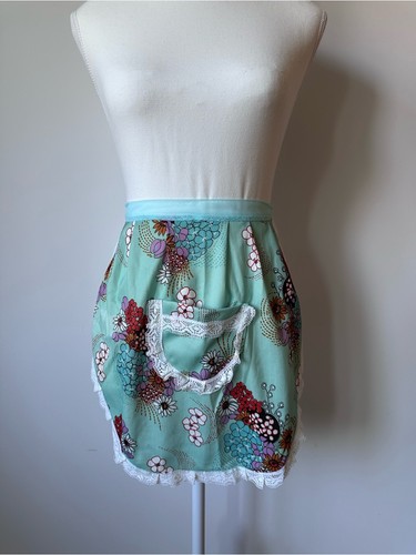 Vintage 70’s Apron Floral Pattern Ribbon Ties White Lace Trim - photo 4