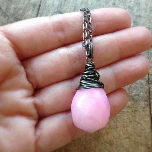 Pink Rose Quartz Birthstone Necklace Wire Wrapped Faceted Glass - photo 2