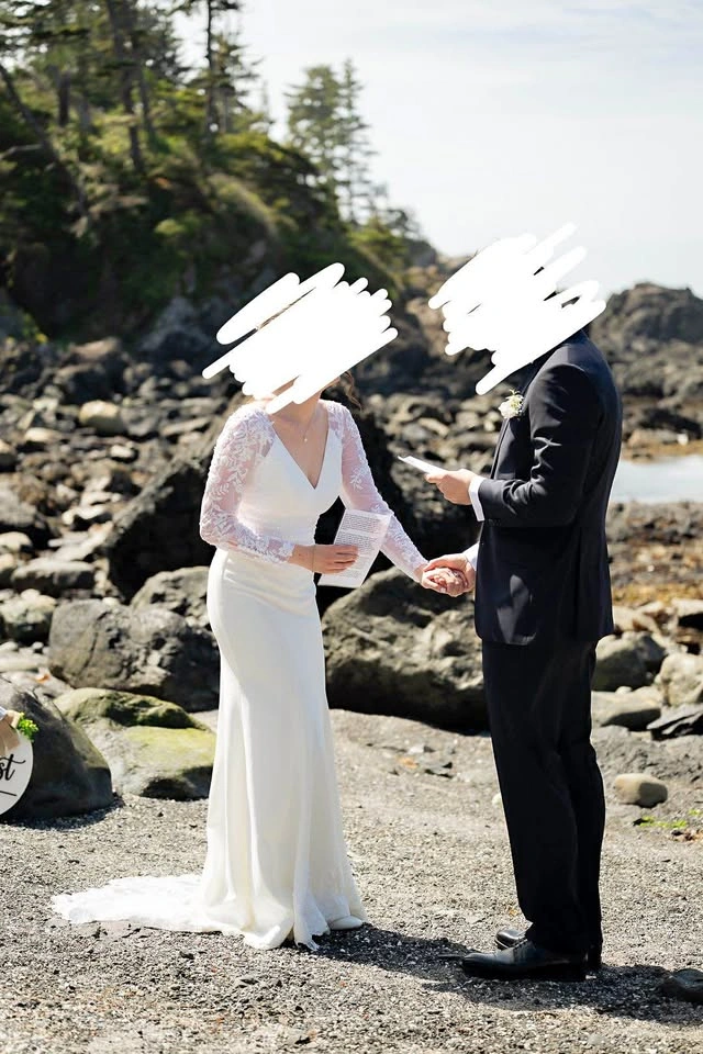 Classy & Timeless Wedding Dress