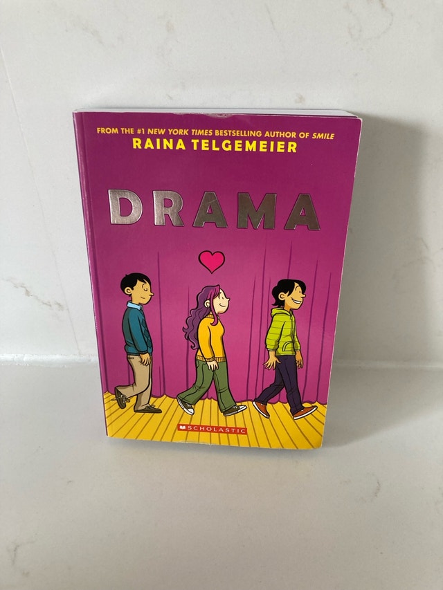 🏈Drama by Raina Telgemeier