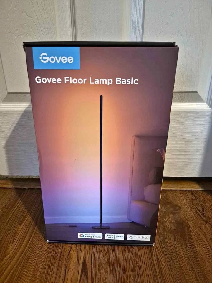 Govee Floor Lamp Basic - Smart RGBIC LED Corner Lamp