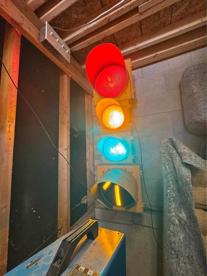 Movie Prop Full Size LED Street Light with mount and wiring