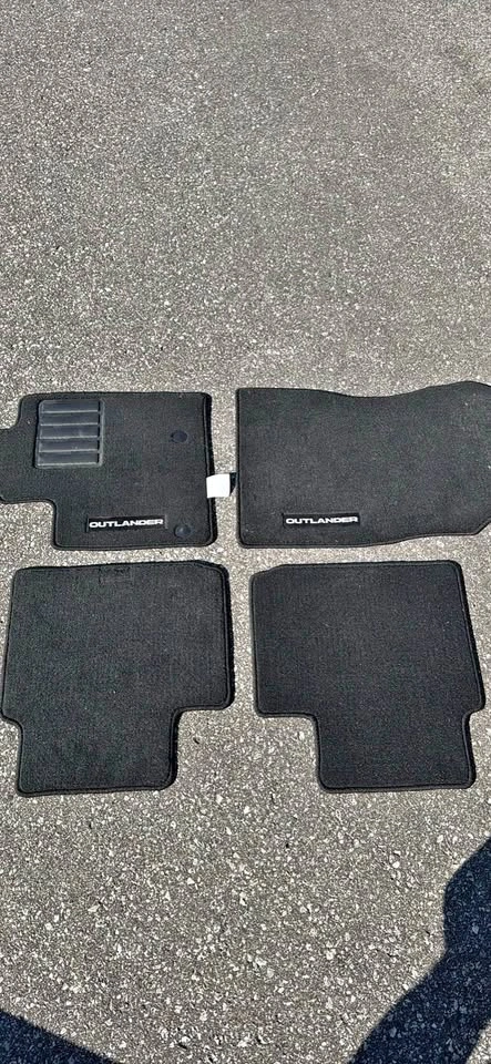 2022 Mitsubishi Outlander OEM Carpet Floor Mats – Full Set (4pc)