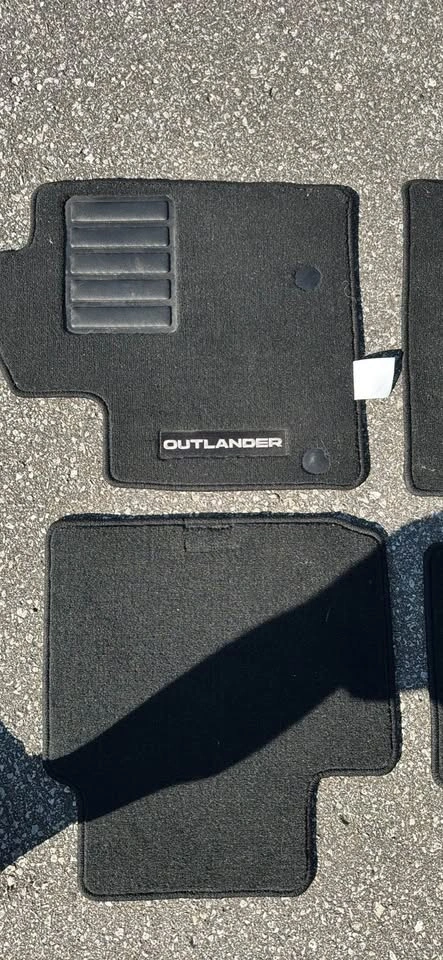 2022 Mitsubishi Outlander OEM Carpet Floor Mats – Full Set (4pc) - photo 2