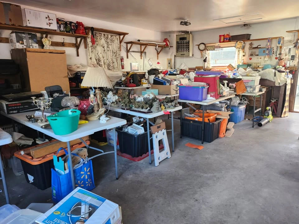 GARAGE SALE OPEN DOOR 10 TO 5 - photo 3
