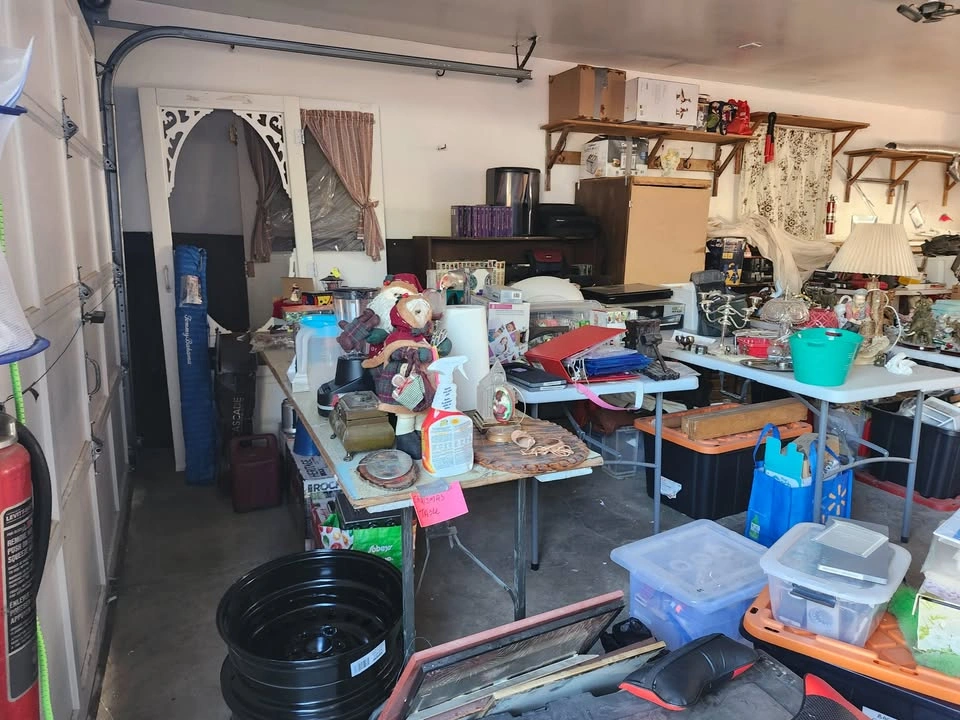 GARAGE SALE OPEN DOOR 10 TO 5 - photo 4