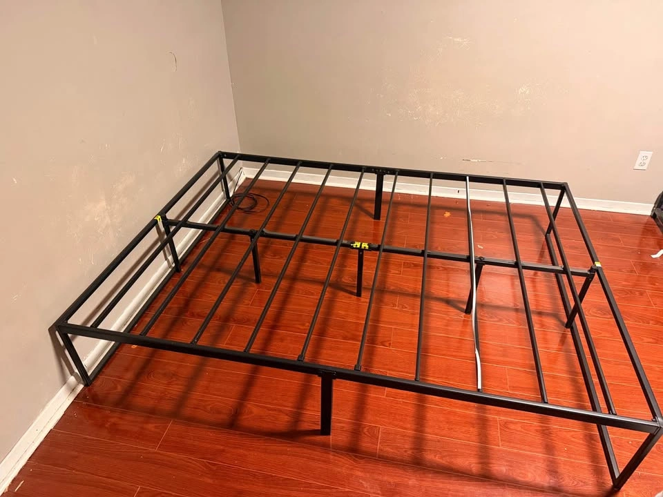 Queen Size Metal Bed Frame - photo 2