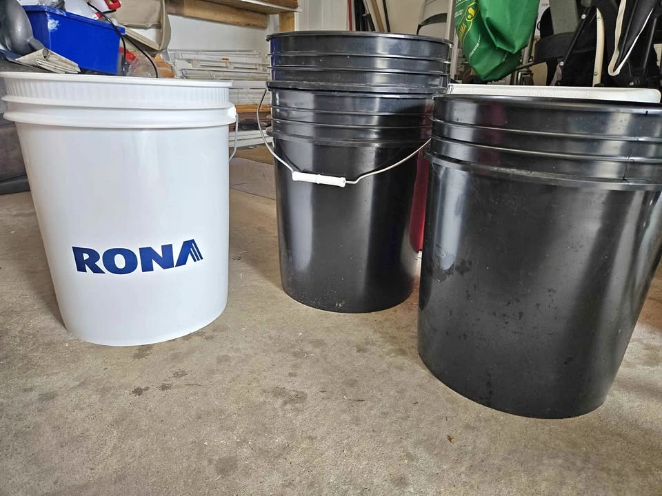 Black 5-Gallon 18 L Plastic Buckets, pails