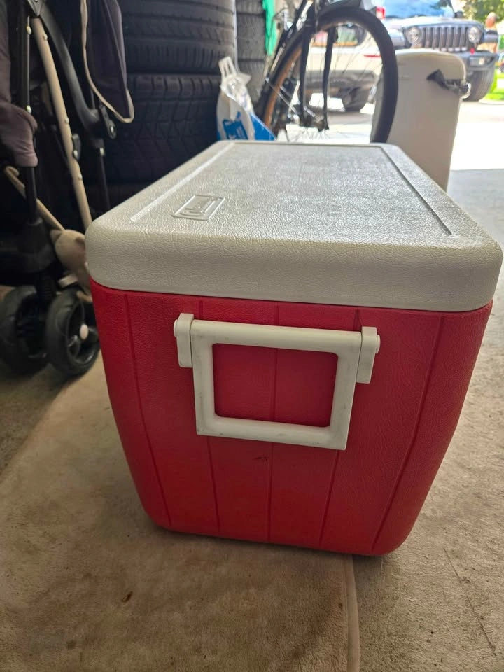 Coleman Red and White Hard Chest Cooler - photo 3