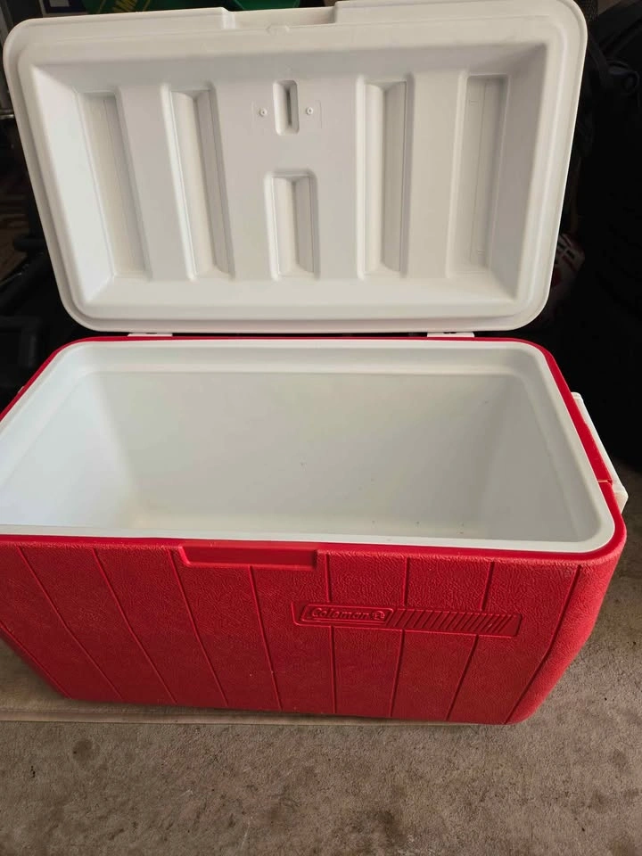 Coleman Red and White Hard Chest Cooler - photo 4