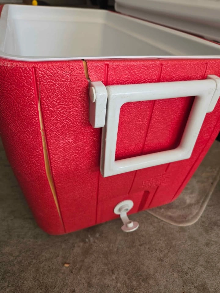 Coleman Red and White Hard Chest Cooler - photo 5
