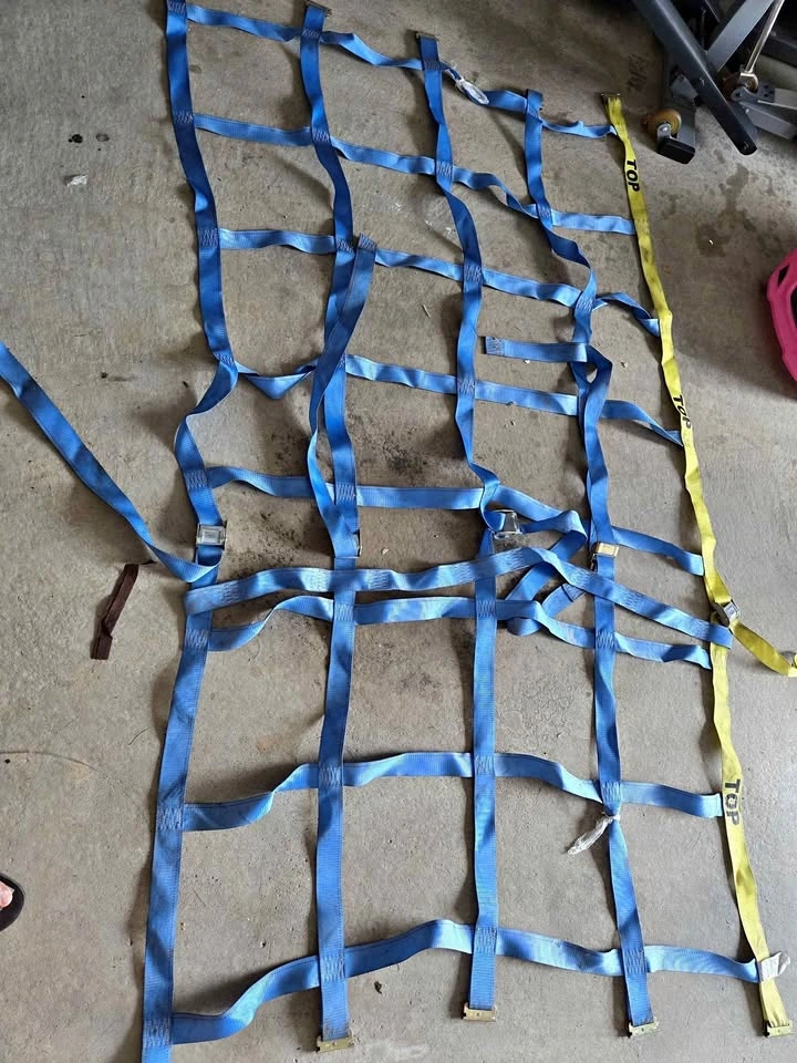 Strap net and rachet straps