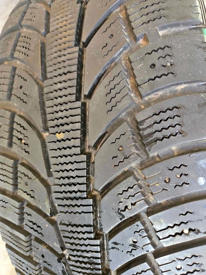 Tyres for cars different sizes, read description.