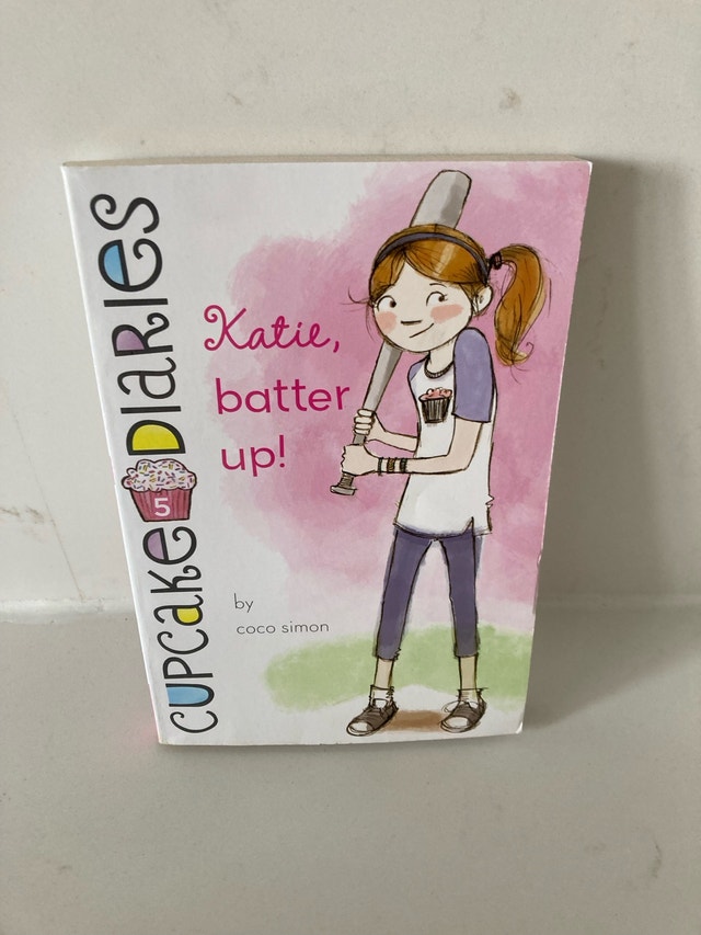 🏈Cupcake Diaries: Katie, Batter Up! by Coco Simon