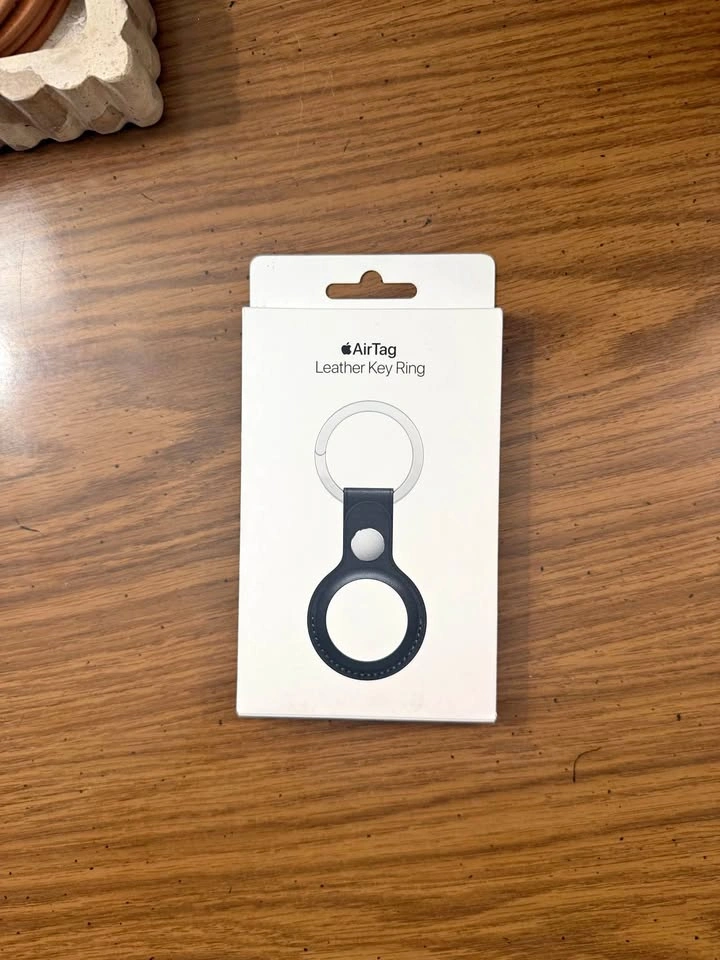 Official Apple AirTag Leather Key Ring – Midnight (Brand New / S