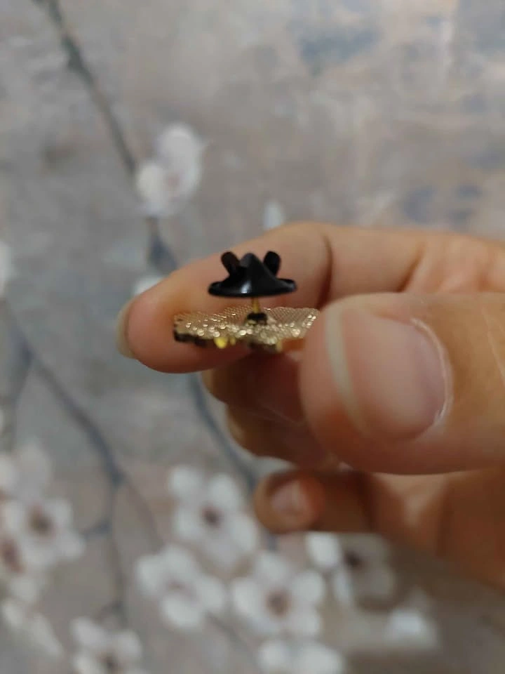 Rabbit Flower Enamel Pin 🏈 - photo 3
