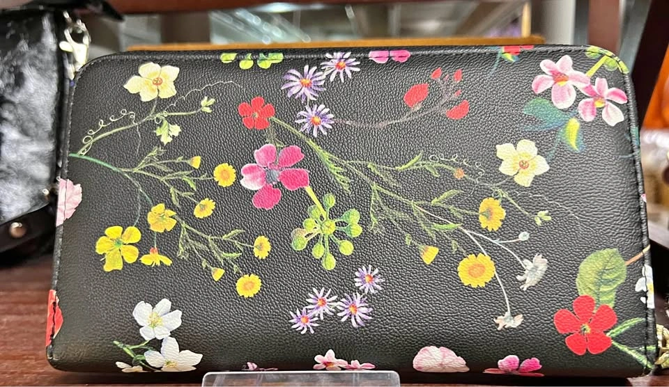 🏈 Floral print wallet