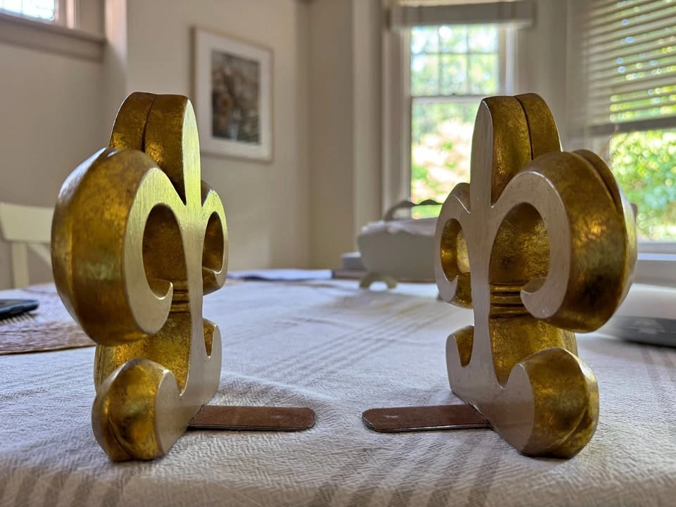 Antique-look Fleur de Lis Bookends