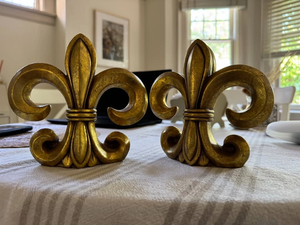 Antique-look Fleur de Lis Bookends - photo 2