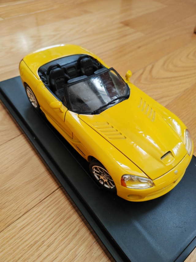 Fast & Furious Yellow Dodge Viper Die-Cast Model Car - photo 2