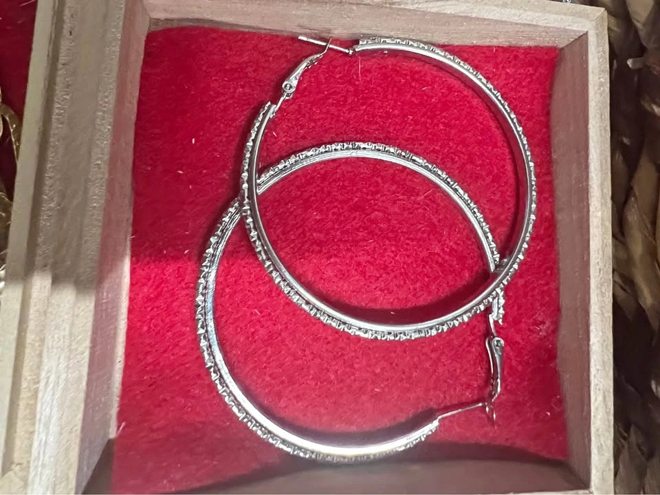 🏈 Textured loop earrings