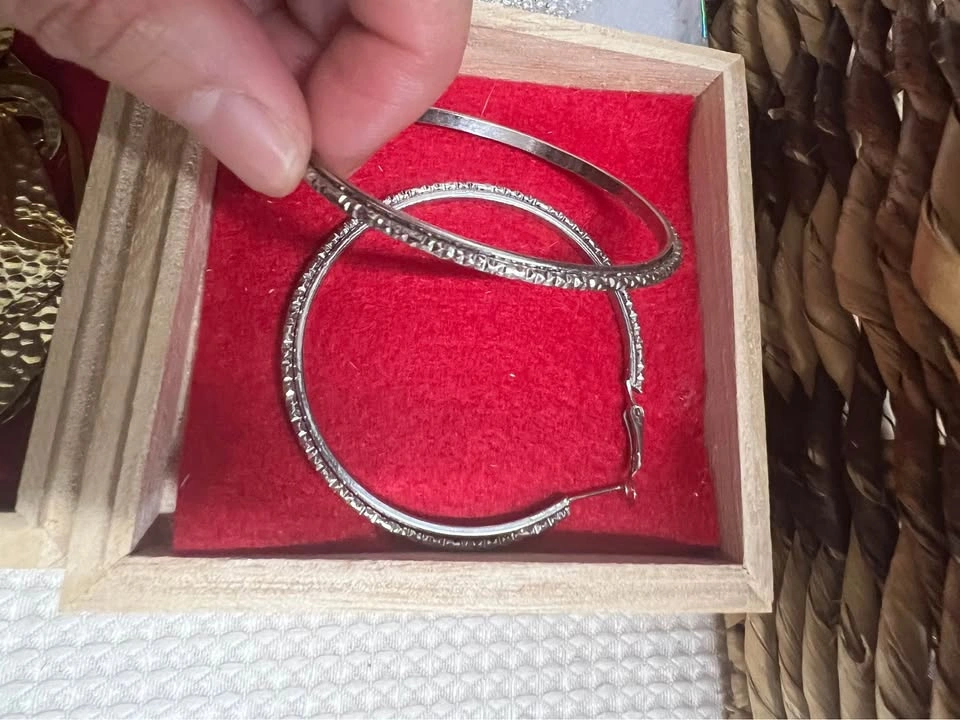 🏈 Textured loop earrings - photo 2