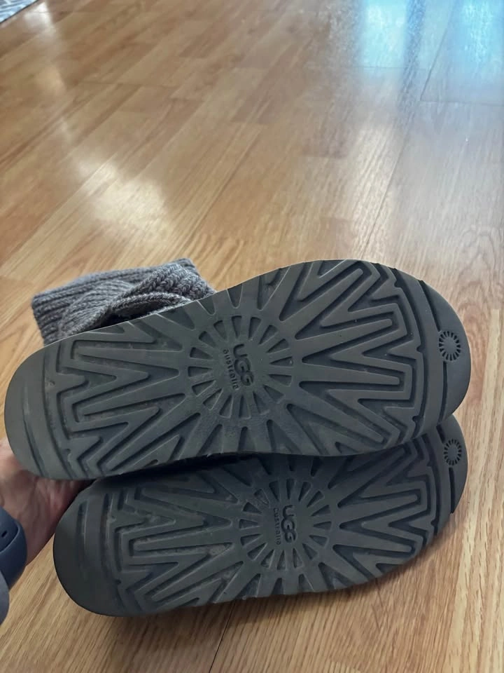 UGG Classic Cardy Knit Boots Size 7 - photo 3