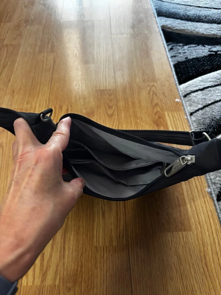Travelon Anti-Theft Crossbody Bag - photo 2