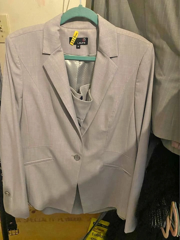 Laura Size 16 Two-Piece Skirt Suit Set