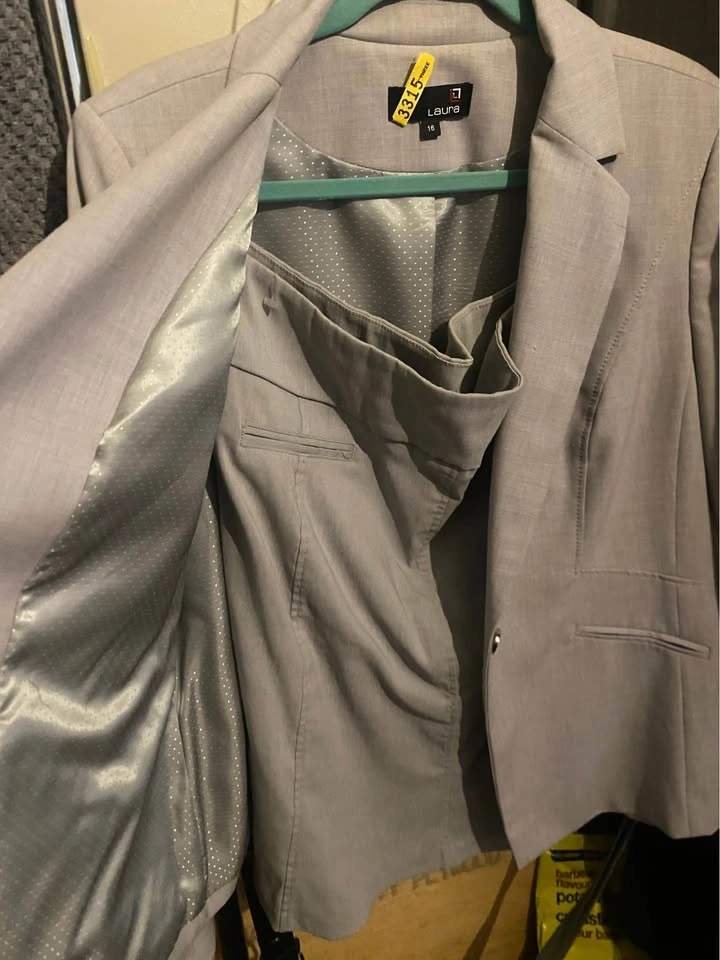 Laura Size 16 Two-Piece Skirt Suit Set - photo 2