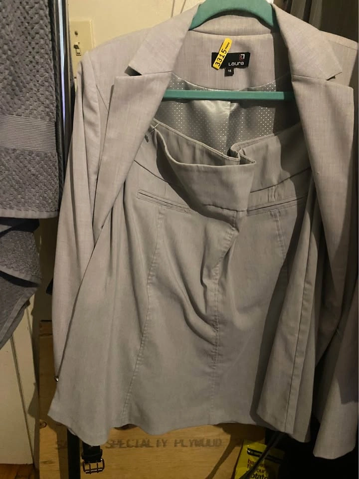 Laura Size 16 Two-Piece Skirt Suit Set - photo 3