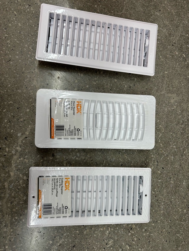 3 Ceiling Registers - photo 2