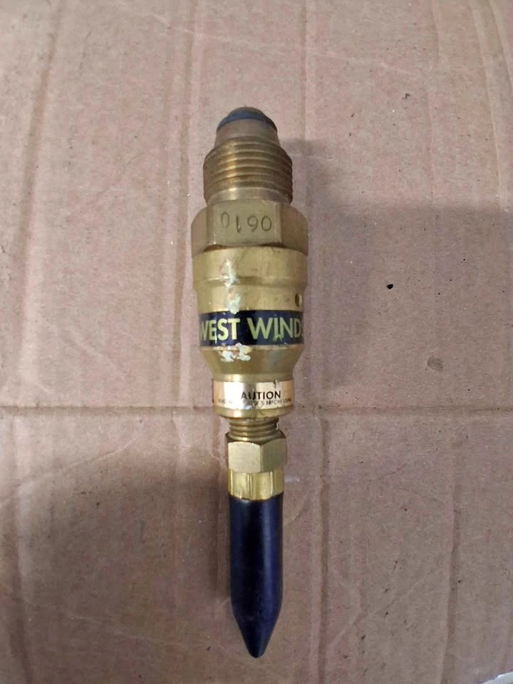 🏈West Winds Helium Compressed Gas Regulator
