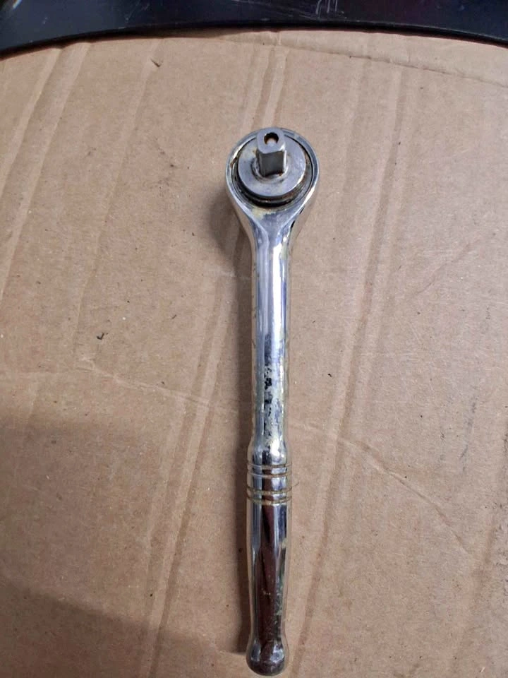 Husky 3/8-inch Drive Ratchet 🏈
