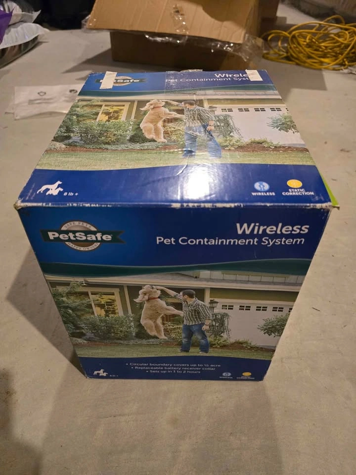 Wireless pet containing system