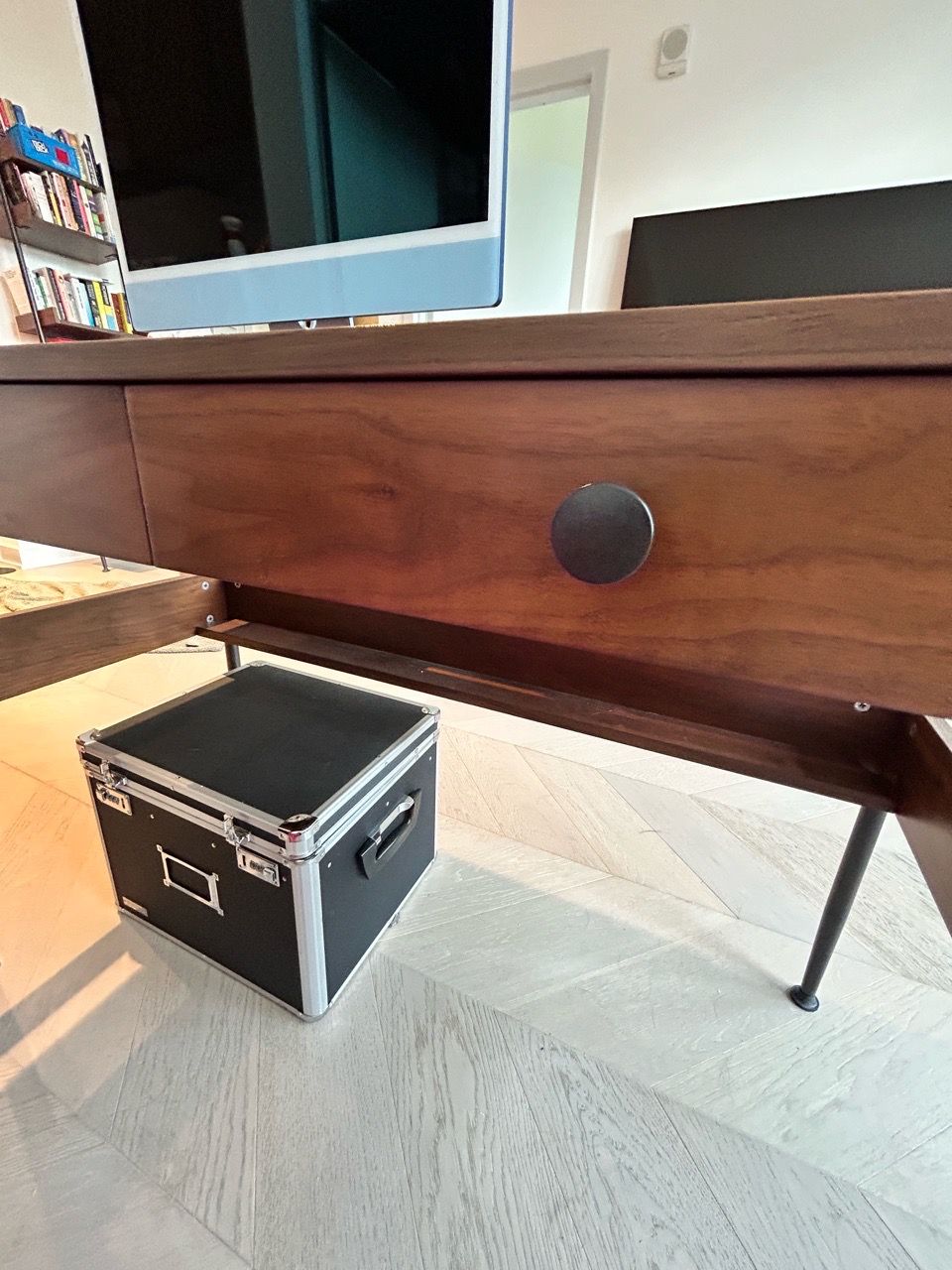 Article Desk with Drawers - photo 2
